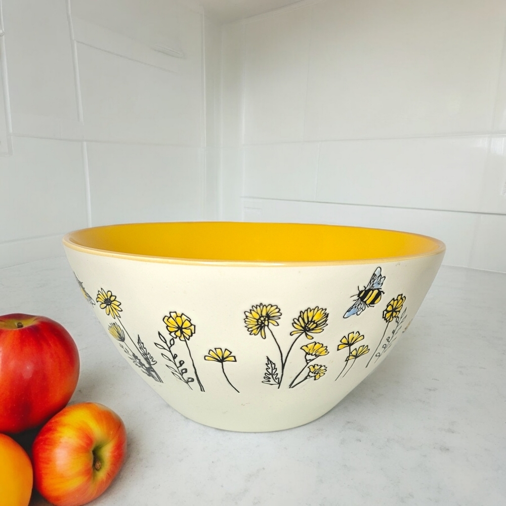 🆕️ Blue Winged Bees In Flower Field 3¾"T 8"W Serving Bowl - NWOT